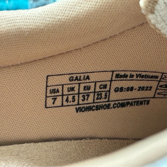 Vionic Women's Cream and Tan Sneakers - Picture 2 of 6